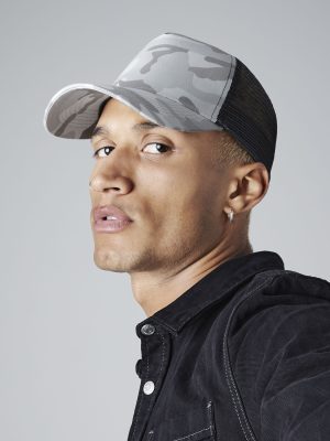 Camo snapback trucker
