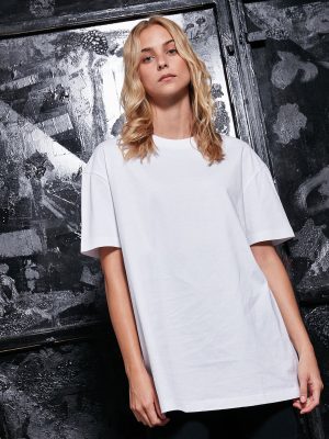 Women’s oversized boyfriend tee
